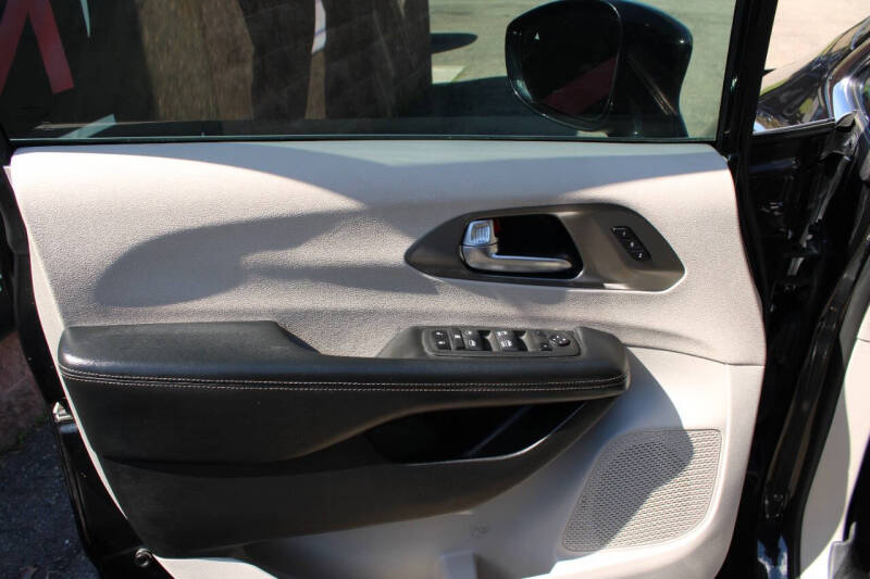 2022 Chrysler Pacifica Touring L