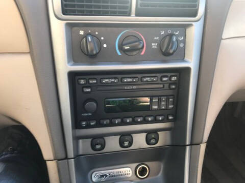 2004 Ford Mustang GT Deluxe