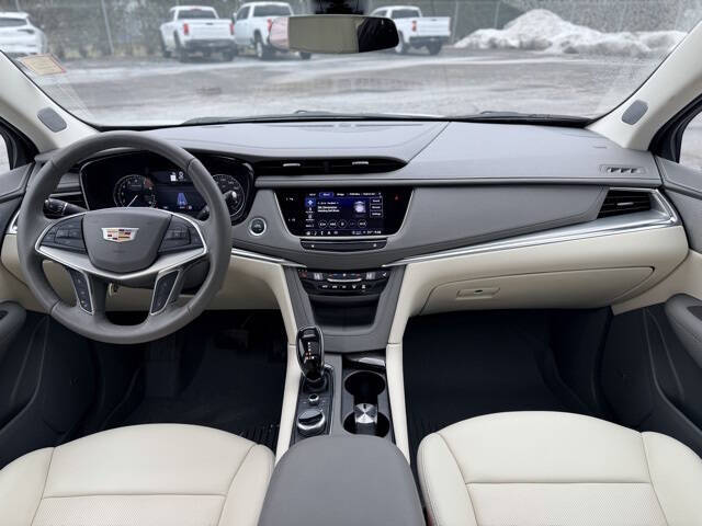 2022 Cadillac XT5 Premium Luxury