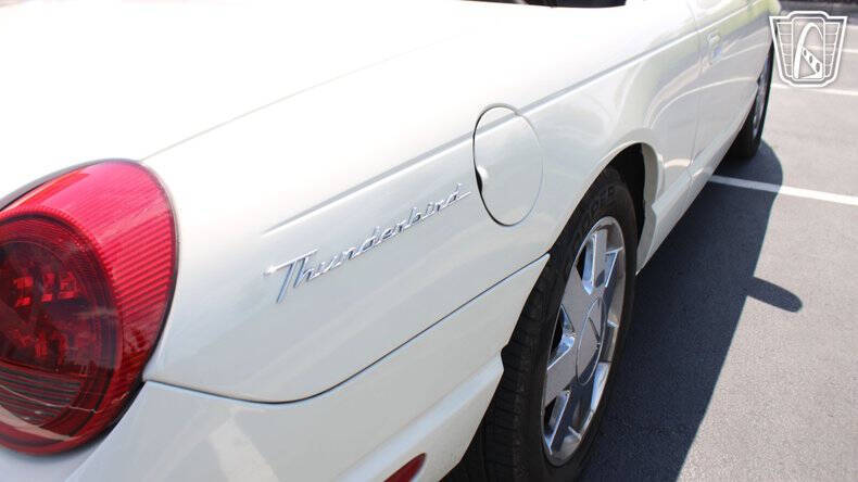 2002 Ford Thunderbird Deluxe