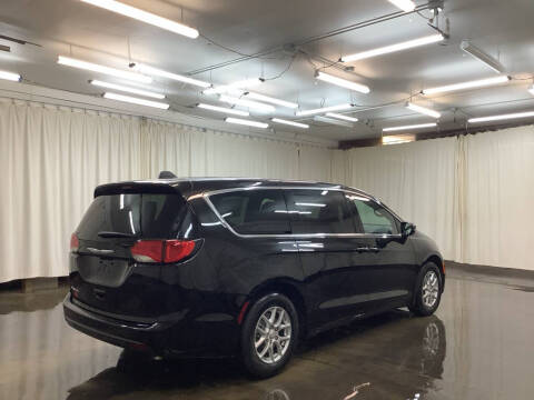 2027 Chrysler Pacifica LX