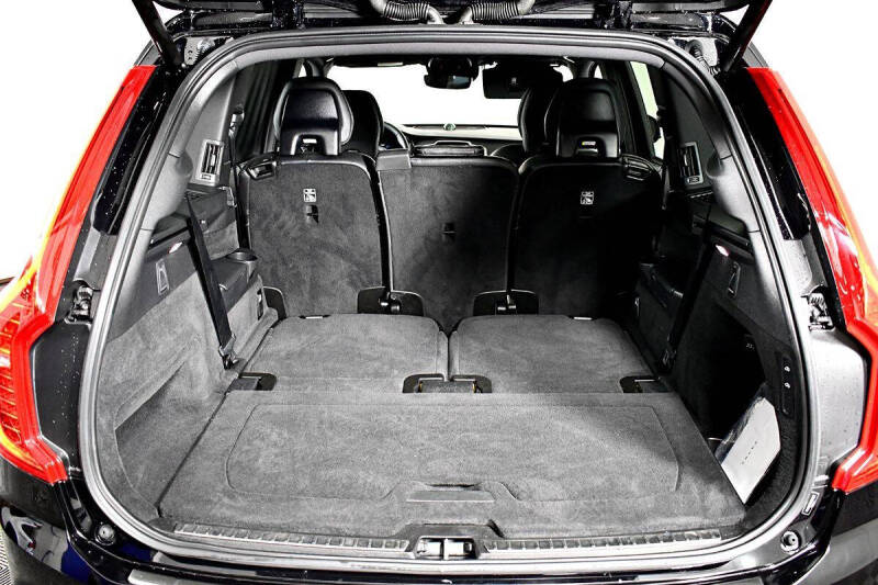 2022 Volvo XC90 Recharge T8 R-Design