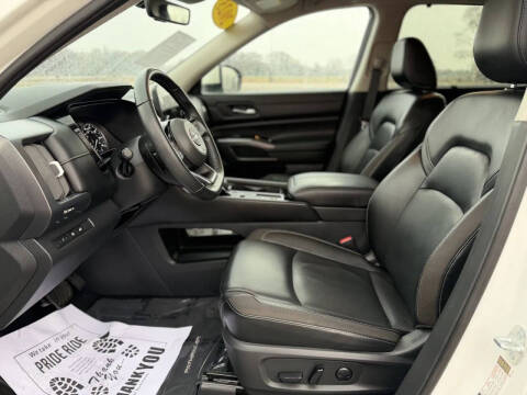 2023 Nissan Pathfinder SL