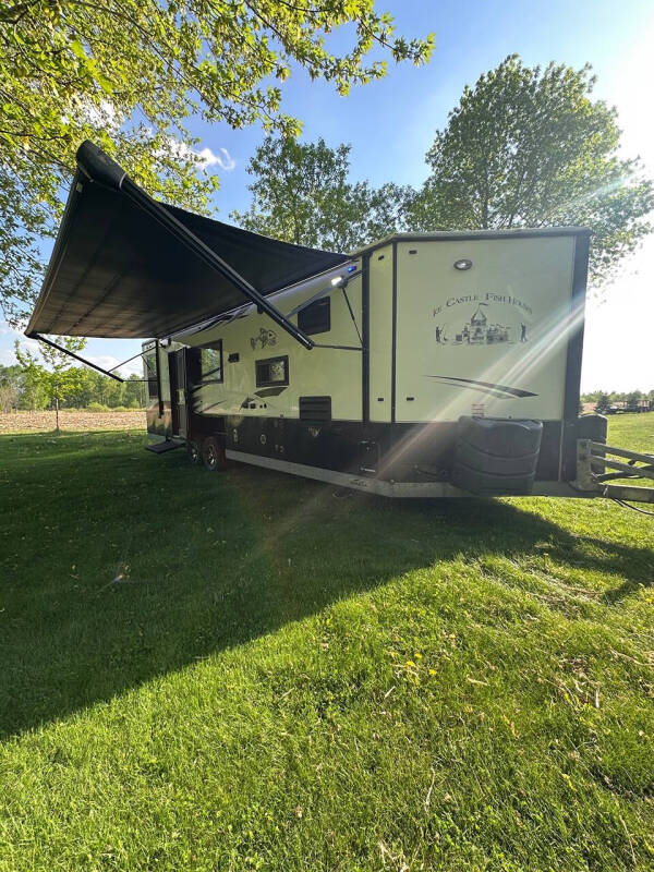 2019 Ice Castle Fish House 8x26' RV Edition