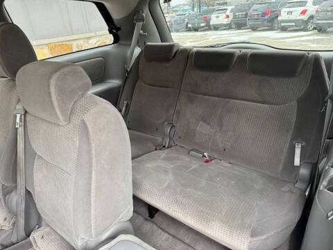 2009 Toyota Sienna CE 8-Passenger