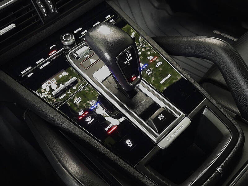 2023 Porsche Cayenne Platinum Edition