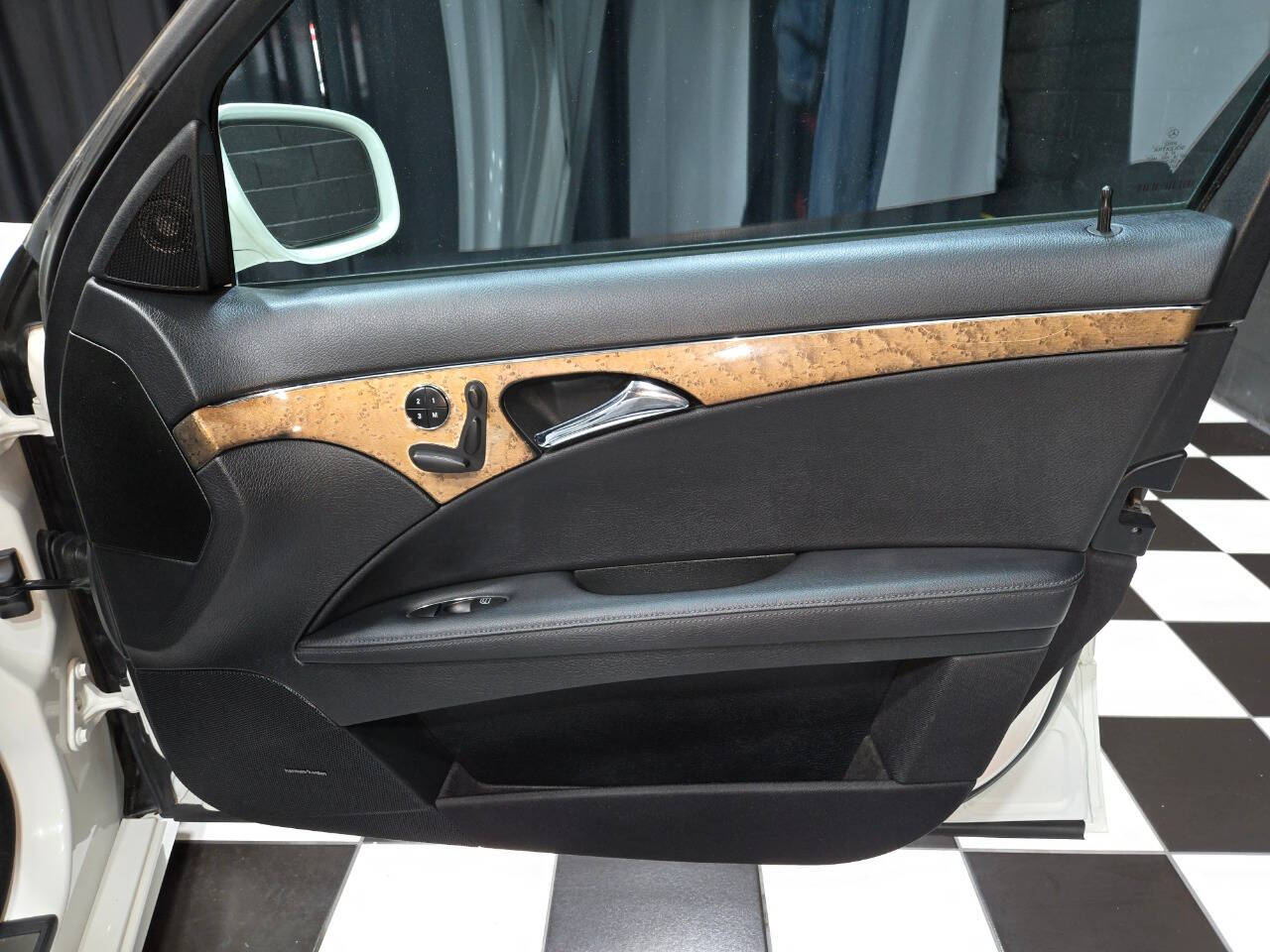 2009 Mercedes-Benz E-Class 52