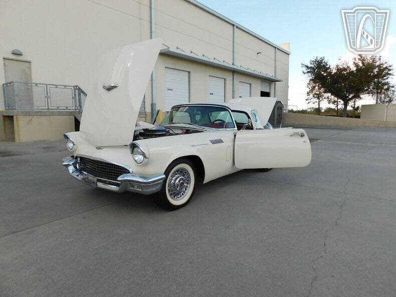 1957 Ford Thunderbird
