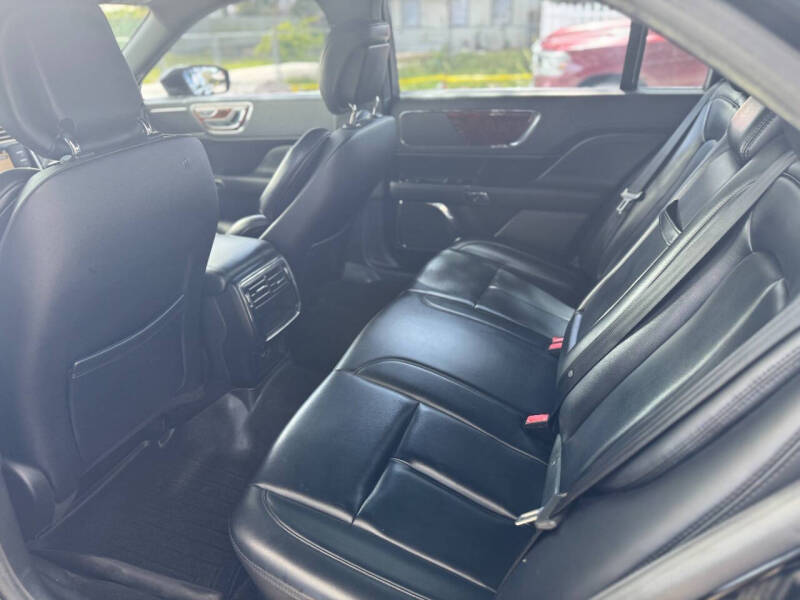 2017 Lincoln Continental Premiere