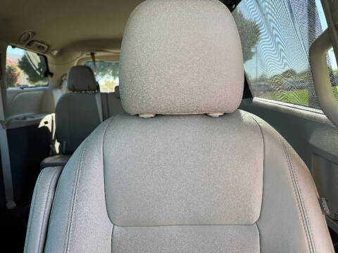 2017 Toyota Sienna XLE Premium 8-Passenger