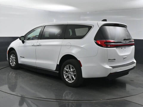 2024 Chrysler Pacifica Touring