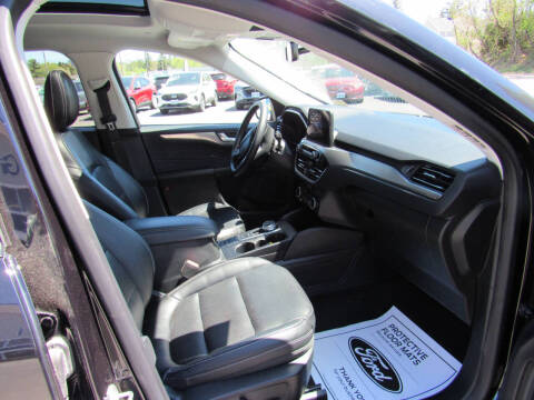 2022 Ford Escape Titanium