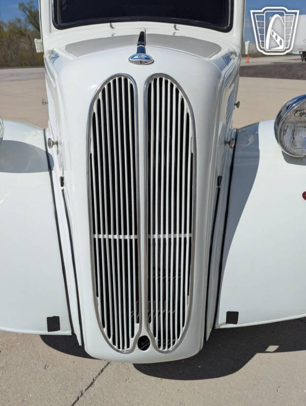 1948 Ford Anglia
