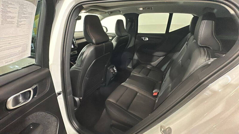 2024 Volvo XC40 B5 Plus Dark Theme