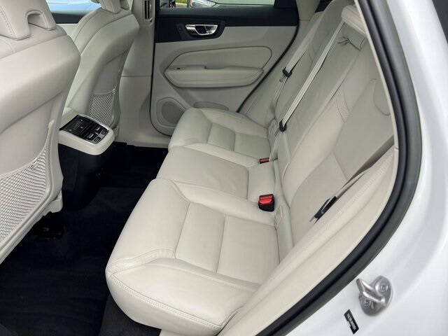 2022 Volvo XC60 B5 Inscription