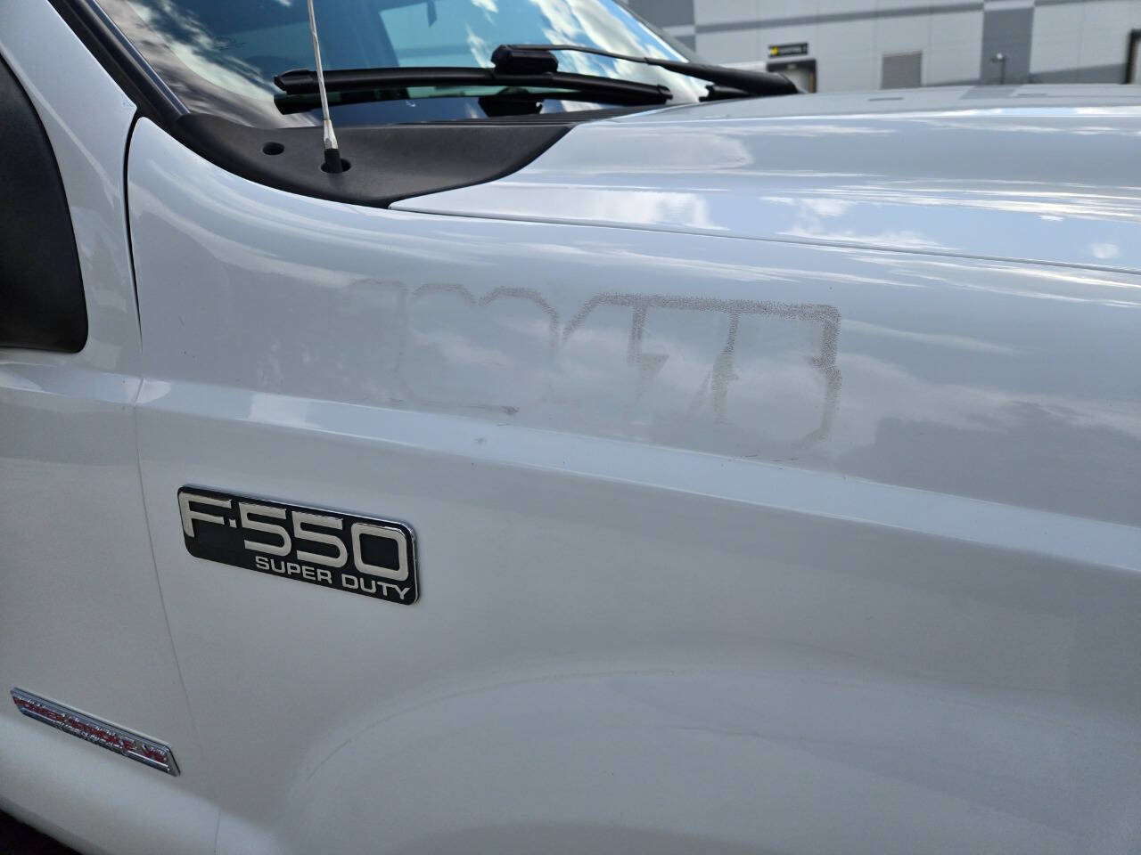 2004 Ford F-550 Super Duty 43