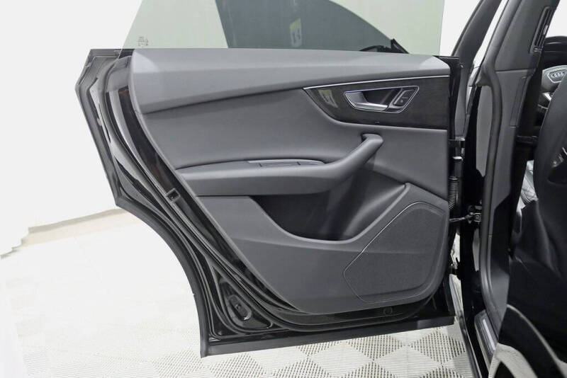 2020 Audi Q8 quattro Premium 55 TFSI