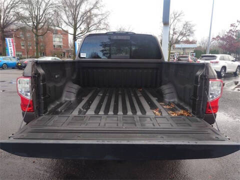 2017 Nissan Titan SV