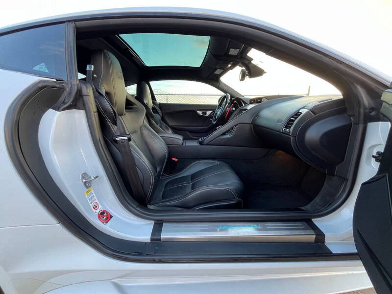 2016 Jaguar F-TYPE R