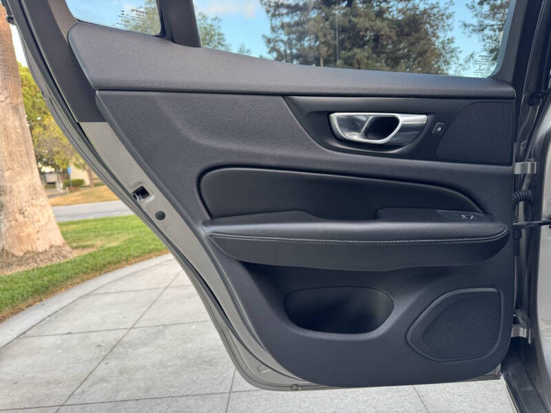 2019 Volvo S60 T5 Momentum