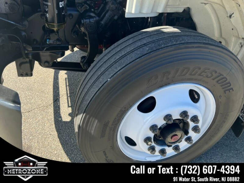 2012 Freightliner M2 106