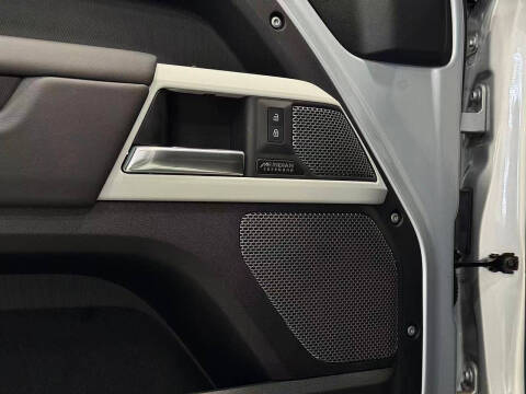 2023 Land Rover Defender 110 X-Dynamic SE