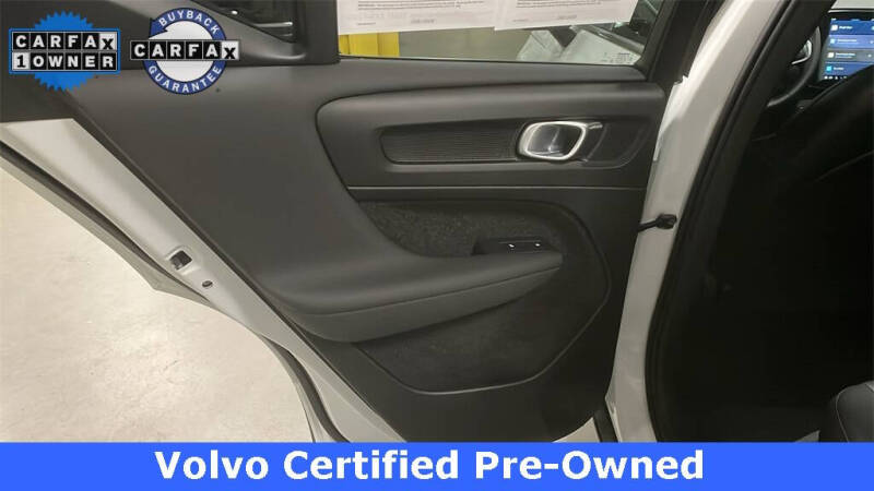 2025 Volvo XC40 B5 Plus Bright Theme