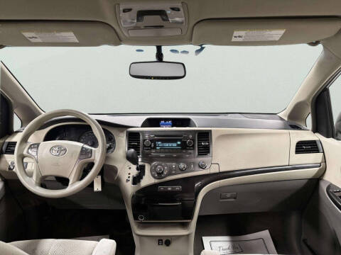 2012 Toyota Sienna LE 8-Passenger