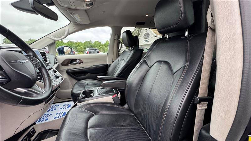 2017 Chrysler Pacifica Touring-L Plus