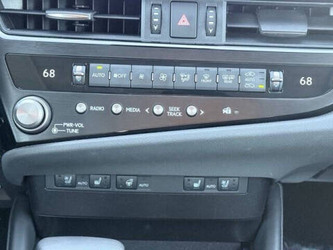 2025 Lexus ES 300h F SPORT Design