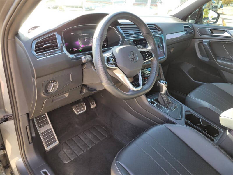 2024 Volkswagen Tiguan SE R-Line Black