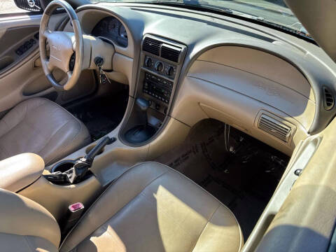 2004 Ford Mustang Deluxe