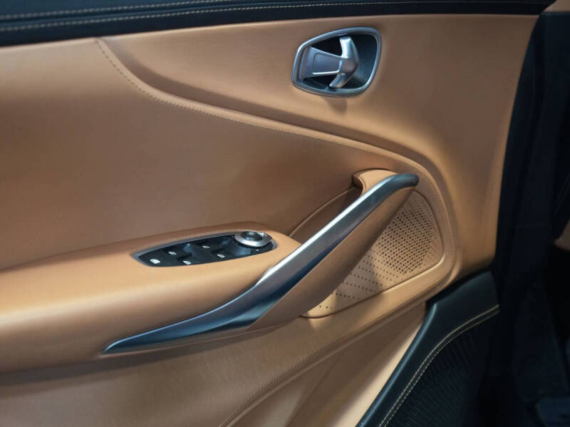 2021 Aston Martin DBX