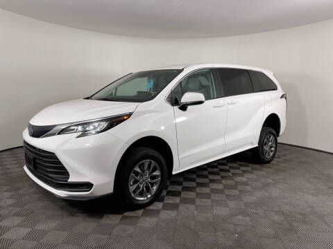 2023 Toyota Sienna LE 8-Passenger