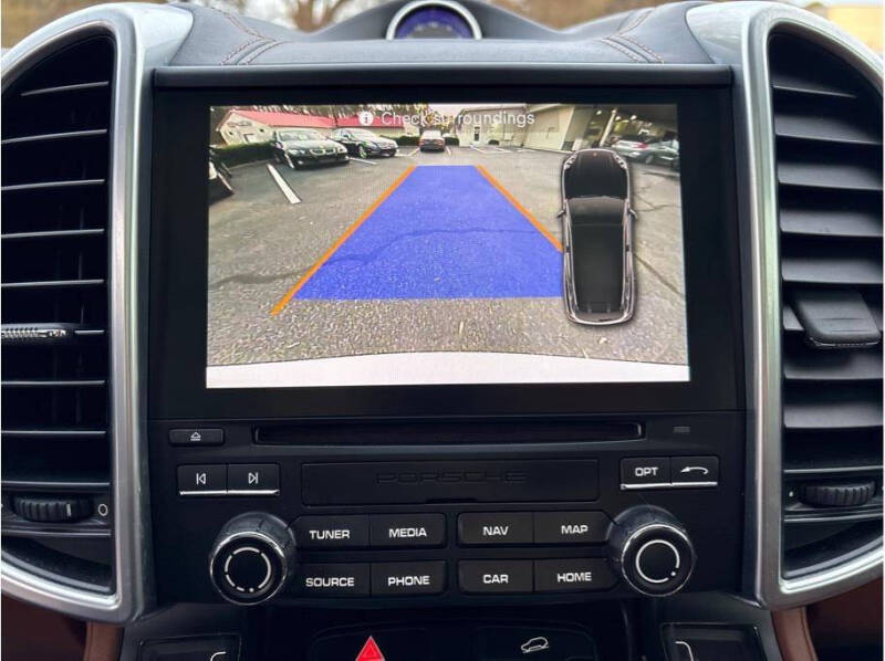 2017 Porsche Cayenne Platinum Edition