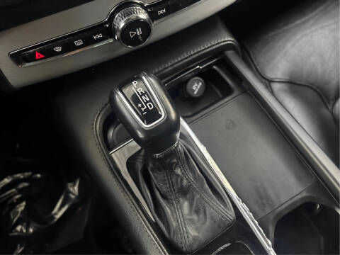 2021 Volvo XC90 T5 Momentum