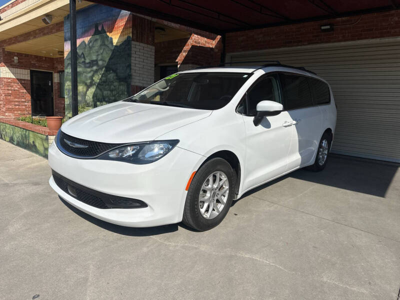 2021 Chrysler Voyager's photo