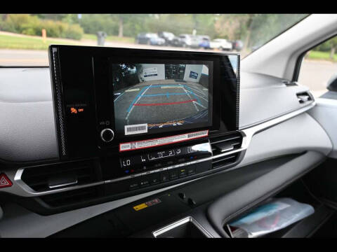 2025 Toyota Sienna LE 8-Passenger