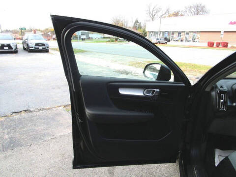 2020 Volvo XC40 T5 Momentum