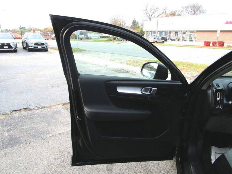 2020 Volvo XC40 T5 Momentum