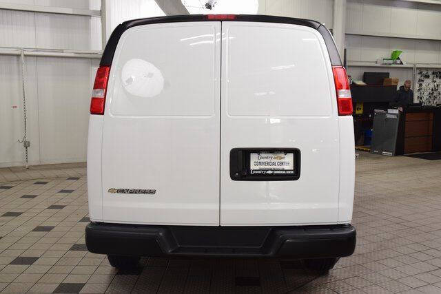 2025 Chevrolet Express 3500