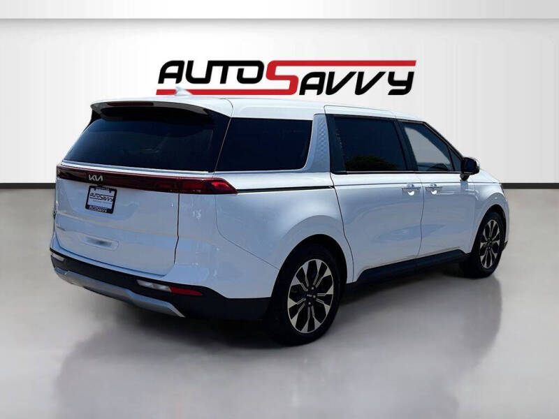 2024 Kia Carnival EX