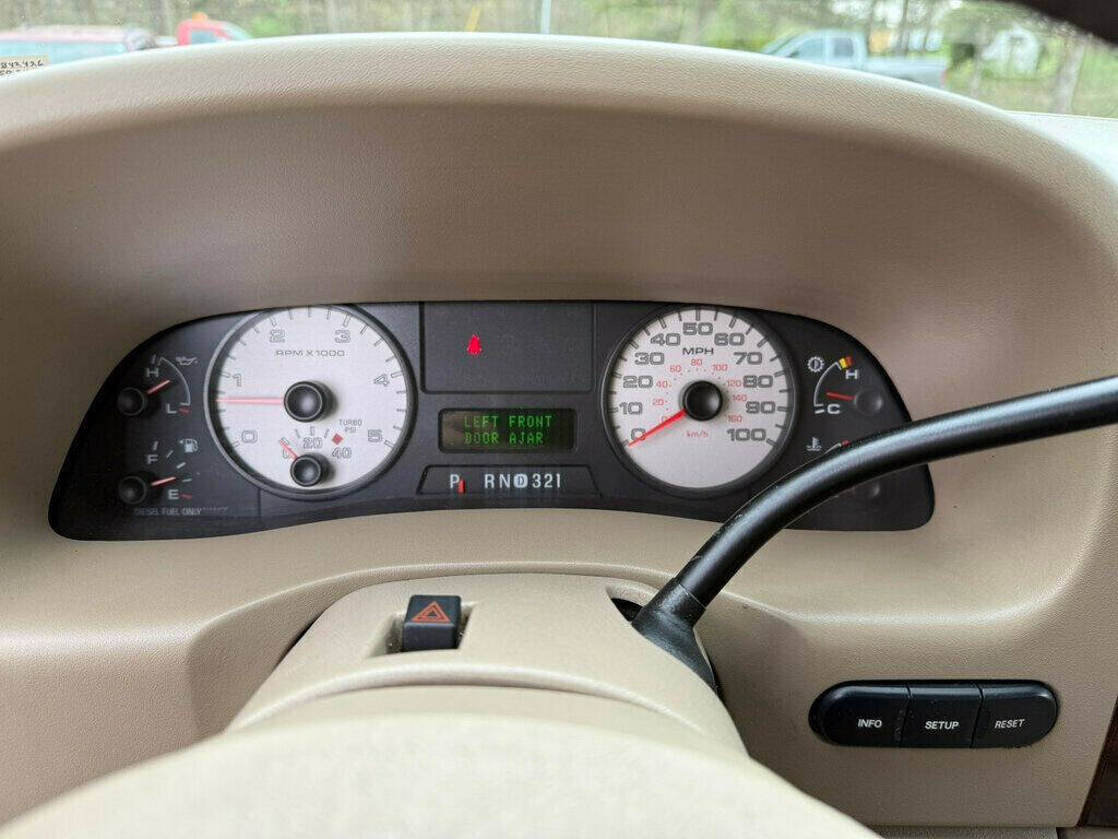 2005 Ford F-350 Super Duty 31