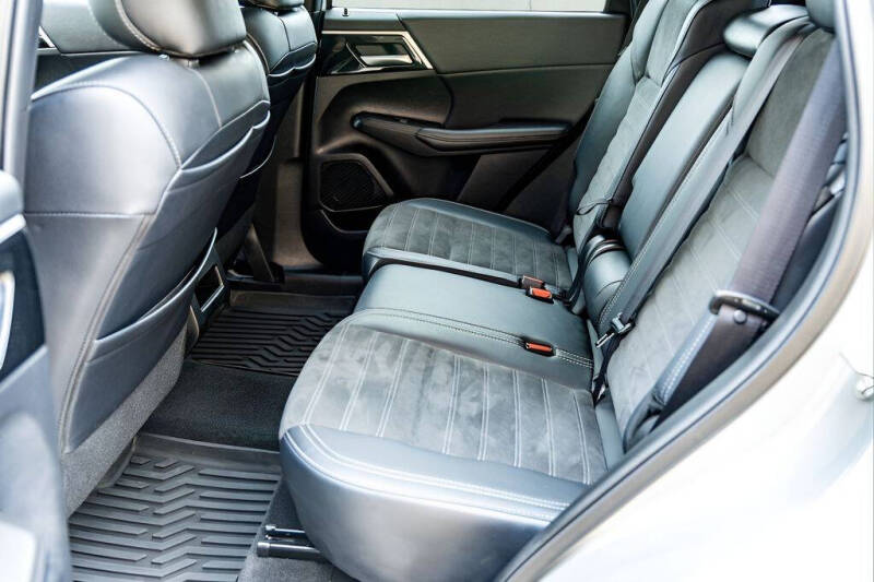 2024 Mitsubishi Outlander SE