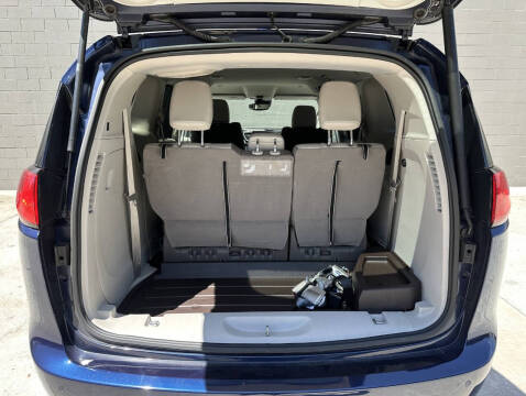 2017 Chrysler Pacifica Touring-L Plus