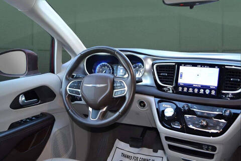 2017 Chrysler Pacifica Touring-L