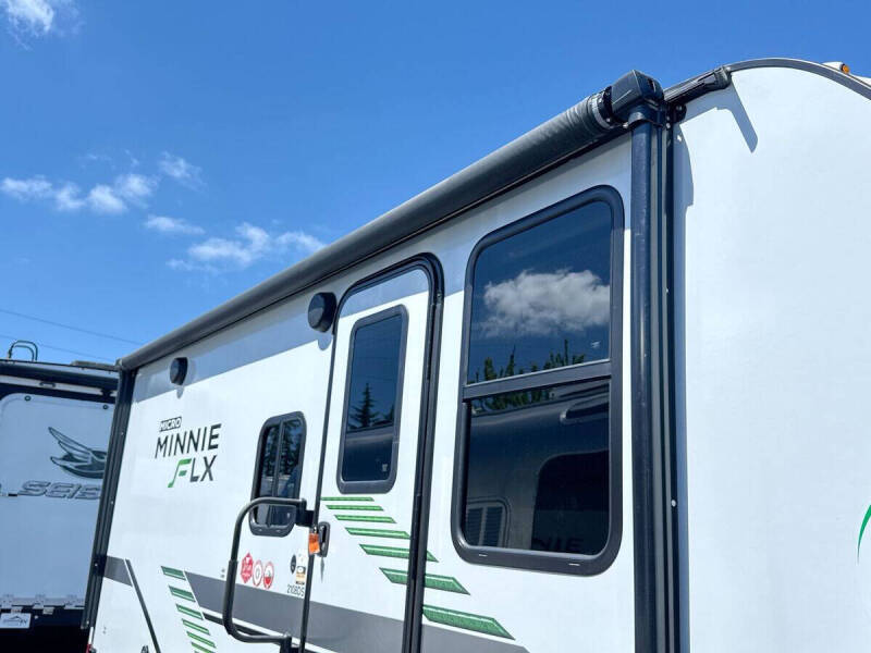 2022 Winnebago Micro Minnie FLX