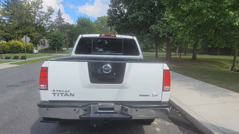 2011 Nissan Titan SL