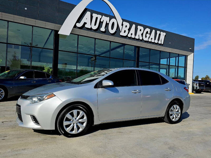 2015 Toyota Corolla LE photo 2