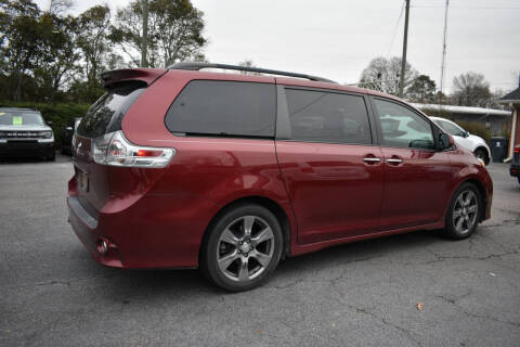 2017 Toyota Sienna SE Premium 8-Passenger